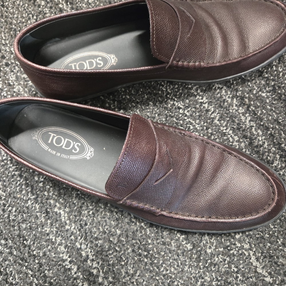 TOD'S Men's Burgundy Leather Slip-On Loafers